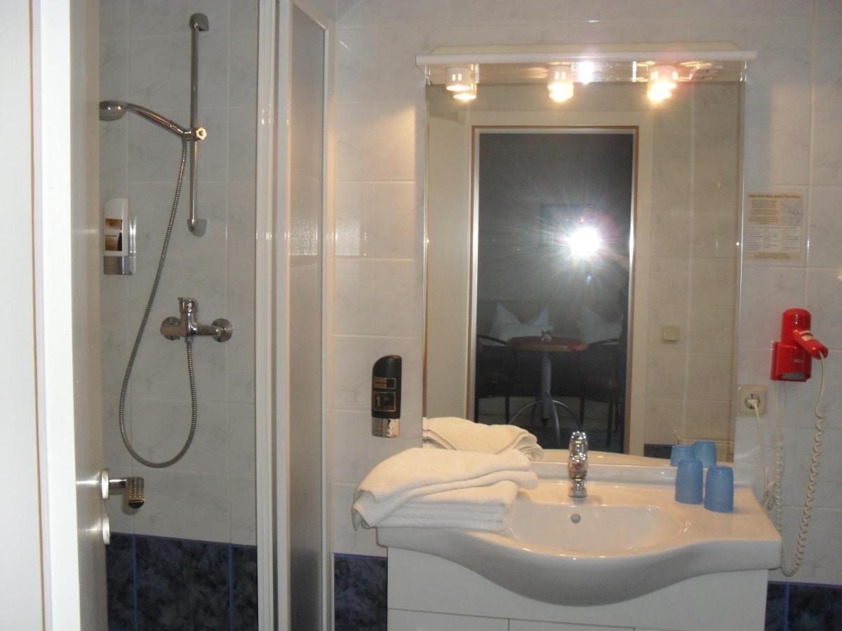 Wiek auf Rügen Hotel-Pension Zur Mole מראה חיצוני תמונה
